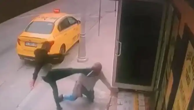 Taksi Durağında Dehşet: Alacaklı Oğlunun Bacağını Kırdı