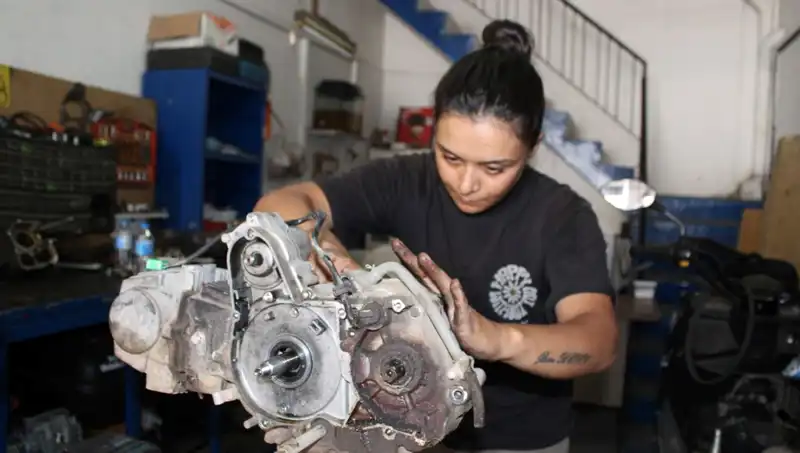 Eşi Çırak Bulamadı, 33 Yaşındaki Hayriye Motor Ustası Olmayı Başardı!