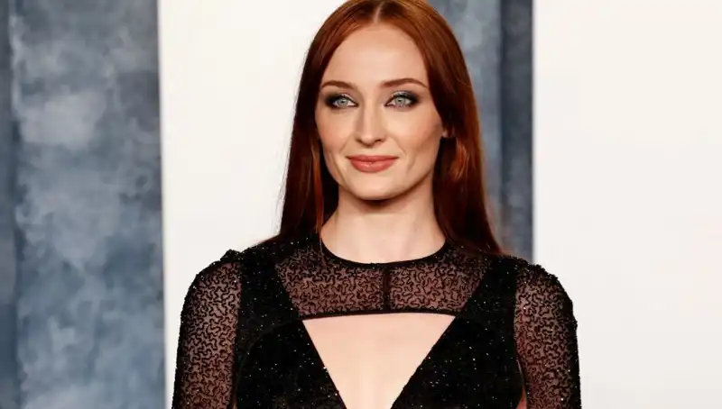 Sophie Turner'dan Oyunculuk Üzerine Gelen Yorumlara Tepki