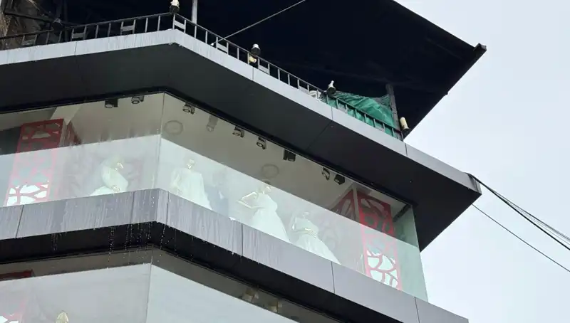 Giyim Mağazasında Korkutan Yangın: İtfaiye Ekipleri Olay Yerinde