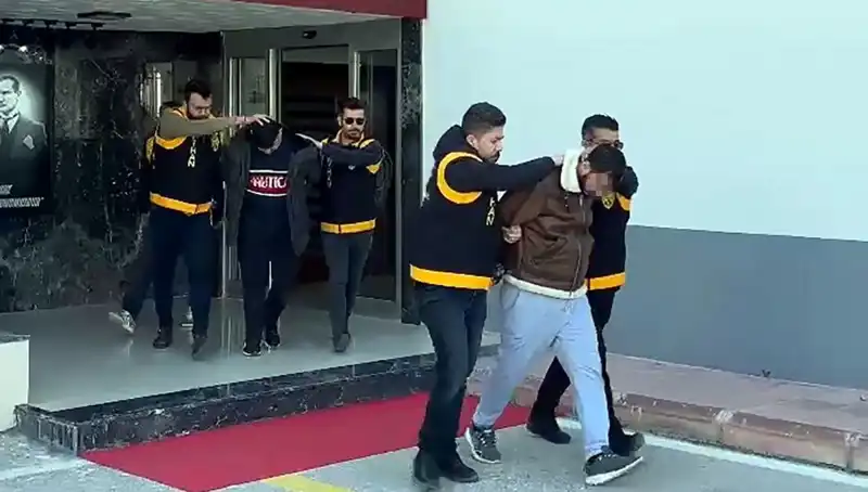 İki Şüpheli, Silah Zoruyla 2 Milyon Lira İstedi: Tutuklandılar!