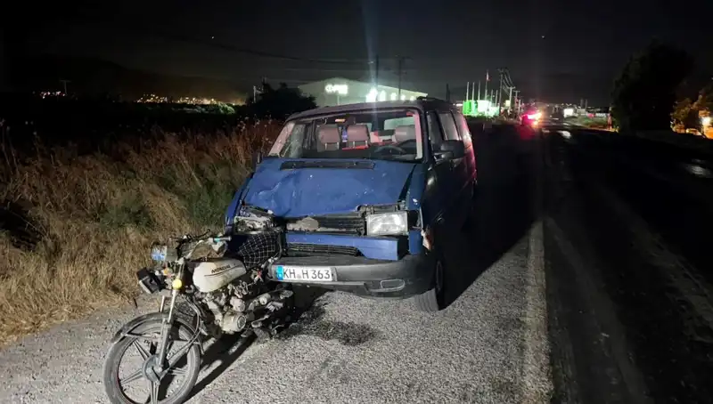 Söke’de Minibüs ve Motosiklet Çarpıştı: 3 Kişi Yaralandı