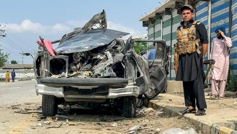 Pakistan’da Bombalı Saldırı: Dört Hükümet Yetkilisi ve Bir Polis Memuru Hayatını Kaybetti