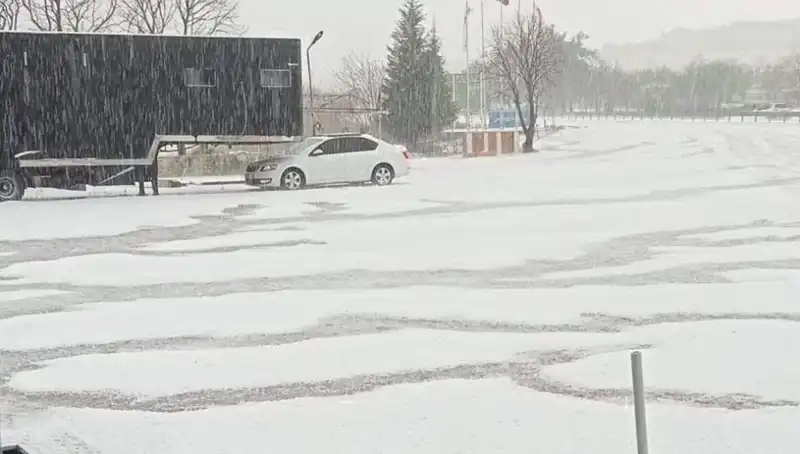 Tekirdağ'da Kış Gelini: Ceviz Büyüklüğünde Dolunun Etkisi